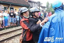 Không xin được việc làm, nam thanh niên lao vào tàu hỏa tự tử