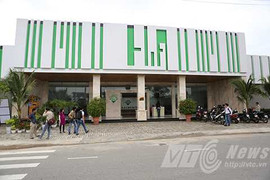 Ông chủ của showroom chỉ tiếp khách Trung Quốc là ai?