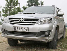 Gây tai nạn bỏ trốn, tài xế rút súng bắn điện đe dọa người dân