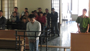 'Yêu râu xanh' giở trò đồi bại với nữ sinh trên đường đi học về