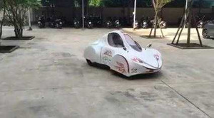 Clip: Sinh viên Việt chế tạo xe chạy 200km với một lít cồn