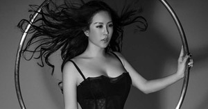 Hoa hậu Thu Hoài khoe đường cong tràn đầy sức sống