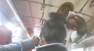 Điều tra hành vi dùng kim tiêm dính máu dọa cướp tiền trên xe khách