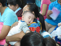 Trẻ đã tiêm vắcxin dịch vụ có thể quay lại tiêm Quinvaxem miễn phí