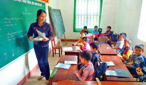 Cô giáo ung thư vòm họng, 15 năm vẫn bám trường vùng biên giới