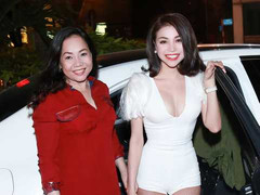 Trà Ngọc Hằng được chị gái tháp tùng đi diễn bằng xe sang