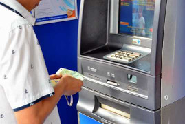 Dễ dãi trong mở thẻ, hàng triệu thẻ ATM ở Việt Nam thành thẻ 'rác'
