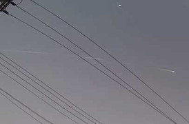 Video: Mảnh vỡ tên lửa Nga cháy sáng trên bầu trời Thái Lan