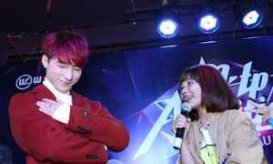 Sơn Tùng M-TP bối rối xúc động trước tình cảm của fan nữ