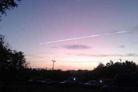 Vệt sáng bí ẩn trên bầu trời Thái Lan cùng ngày vật thể lạ rơi xuống Việt Nam