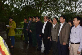 Thứ trưởng Trương Minh Tuấn dâng hương tại Khu di tích lịch sử Lèn Hà