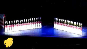 Tròn mắt xem màn đồng diễn đều tăm tắp như máy