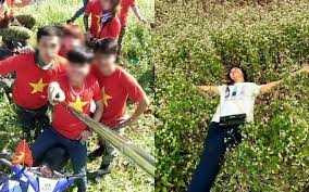 'Giẫm nát hoa': Thói quen xấu của người Việt