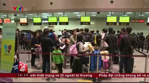 Clip: Cửa khép hờ, máy bay Hàn Quốc hạ cánh khẩn cấp