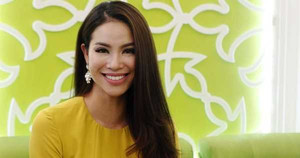 Hoa hậu Phạm Hương lộ vẻ mệt mỏi sau lịch làm việc dày đặc