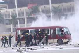 Ảnh: Diễn tập hoành tráng bảo vệ Đại hội Đảng XII