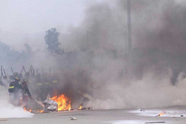 Ảnh: Hàng ngàn cảnh sát tập khống chế đám đông đốt lửa chống đối