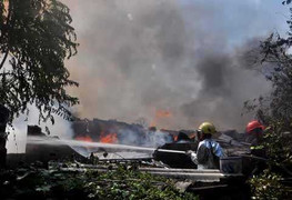 Trăm cảnh sát cứu hỏa đám cháy lớn ở Bình Dương