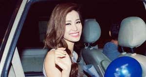 Đông Nhi đi xe sang bạc tỷ cùng fan tham gia tiệc ngủ tại penthouse