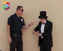 Clip: Khi ảo thuật gia ‘giỡn mặt’ cảnh sát