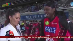 Clip: VĐV tán tỉnh MC xinh đẹp trên sóng truyền hình trực tiếp và cái kết 'đắng'