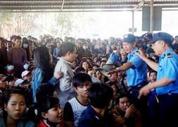 Mua vé xe Tết 2016: TP.HCM sẽ không còn cảnh chen lấn