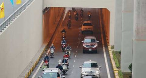 Dân háo hức đi xe qua 2 hầm chui lớn nhất Thủ đô