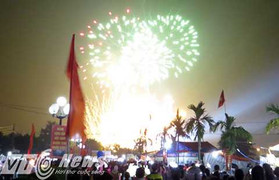 Sau 430 năm, khu 'Nhà tiên tri số 1 Việt Nam' bừng sáng trong đêm