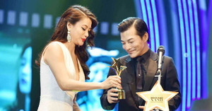 Trương Ngọc Ánh đầm xẻ sexy, 'đáp lễ' Trần Bảo Sơn