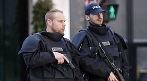 Cảnh báo có bom, trường học Pháp sơ tán khẩn cấp