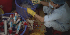 Vụ tái chế bơm kim tiêm tại BV Bạch Mai, ĐBQH đề nghị Cảnh sát Môi trường vào cuộc