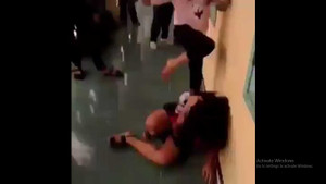 Nữ sinh lớp 7 bị bạn học đánh hội đồng