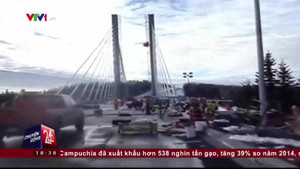 Clip: Cầu vừa thông xe đã... tách làm đôi