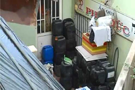 Dân nơm nớp sống cạnh kho pha chế axit tại nhà