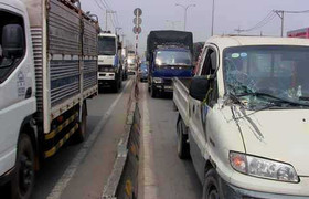 Tai nạn liên hoàn, quốc lộ 1 kẹt xe kinh hoàng