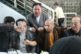 Lạ lùng chuyện ông sư 'đại náo' cửa Phật ở Hải Dương