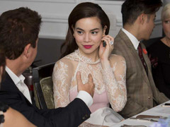 David Beckham gửi lời mời Hà Hồ, Tóc Tiên dự tiệc