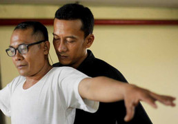 Hôi nách không được hành nghề, lái xe lo sốt vó