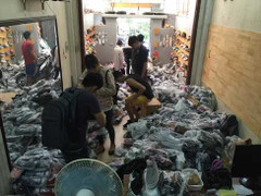 Công nhân trộm giày hàng hiệu, chiếm đoạt hàng chục tỷ đồng