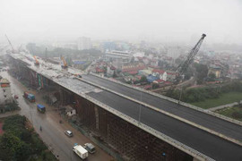 Cận cảnh cây cầu vượt thép lớn nhất thủ đô sắp thông xe