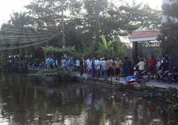 Thi thể người đàn ông nổi lềnh phềnh dưới ao cá