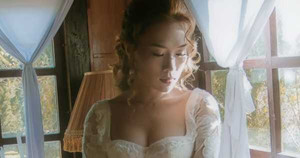 Mỹ Tâm diện đầm cưới gợi cảm hút mắt