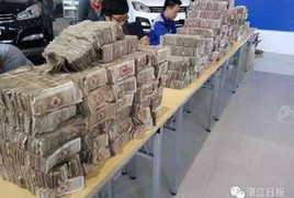 Trung Quốc: 'Đại gia' mang nửa tấn tiền lẻ đi sắm xe
