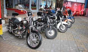 Loạt Harley-Davidson 'khủng long' tụ về mừng sinh nhật Hanoi Free Chapter