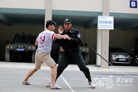 Cảnh sát cơ động đặc nhiệm luyện tập bảo vệ Đại hội Đảng XII