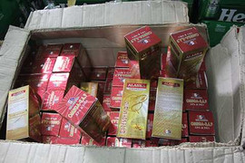 Hàng trăm hộp dầu cá giả từ Trung Quốc vào Việt Nam