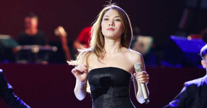 Mỹ Tâm ngực đẹp hiếm thấy với đầm cúp ngực