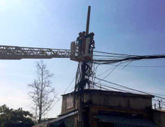 Giải cứu nam thanh niên mắc bệnh hiểm nghèo leo trụ điện tự tử