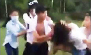 Huế lại dậy sóng với clip nam sinh hành hung nữ sinh