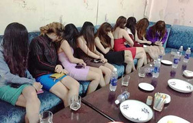 Tiếp viên dùng ma túy để 'chiều' khách xuyên đêm